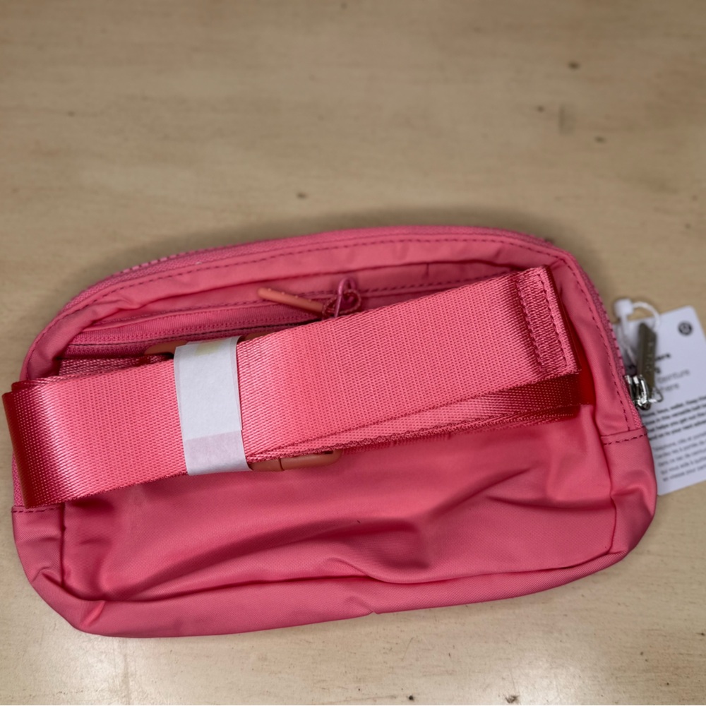 NWT Everywhere Belt Bag 1L - Sakura pink - Picture 2 of 6